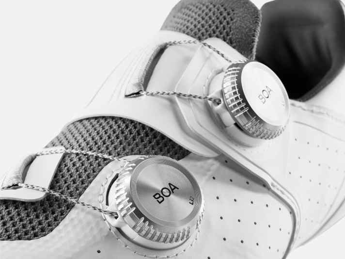 Les fermetures rotatives BOA doivent assurer sur les nouvelles chaussures Canyon Tempr CFR un ajustement optimal au pied du rider.