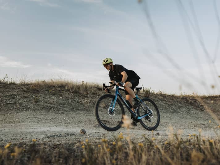 Par rapport à son prédécesseur, le nouveau Merida Silex offre une assise plus allongée. Le quotient STR-Plus reste cependant au niveau des vélos de marathon adaptés aux longues distances.