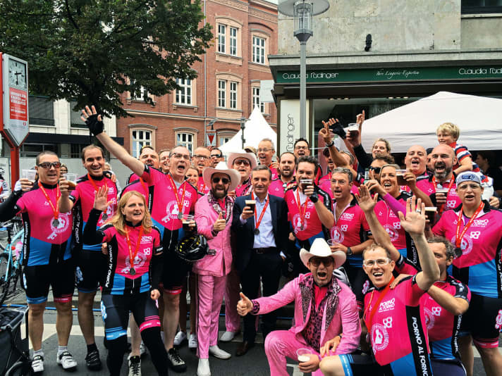   Full of porn!
 	The pink of Team Porno al Forno was impossible to miss on race day