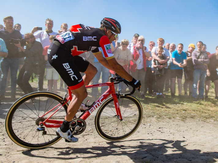 Die neue Roadmachine geht zwar in seine dritte Generation, ist aber an das Granfondo angelehnt, das Greg van Avermaet 2017 zum Sieg bei Paris-Roubaix pilotierte.