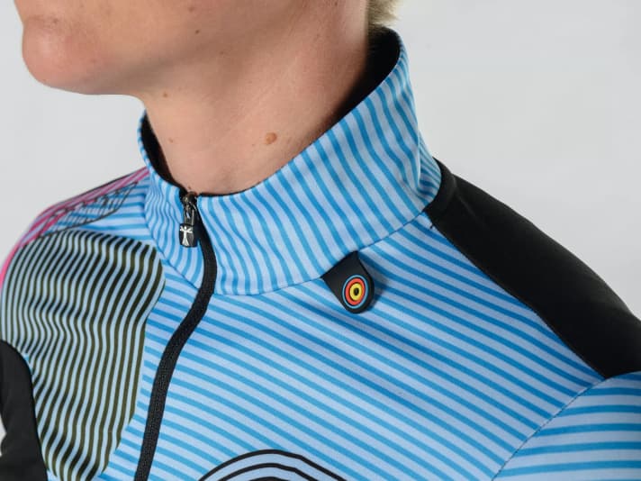 Maillot de vélo de course tous temps de Bioracer : le col est haut et protège bien