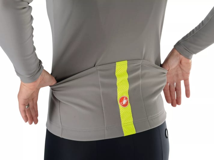 Allwettertrikot von Castelli: Drei geräumige Taschen mit leichtem Zugriff nehmen viel Kleinzeug auf