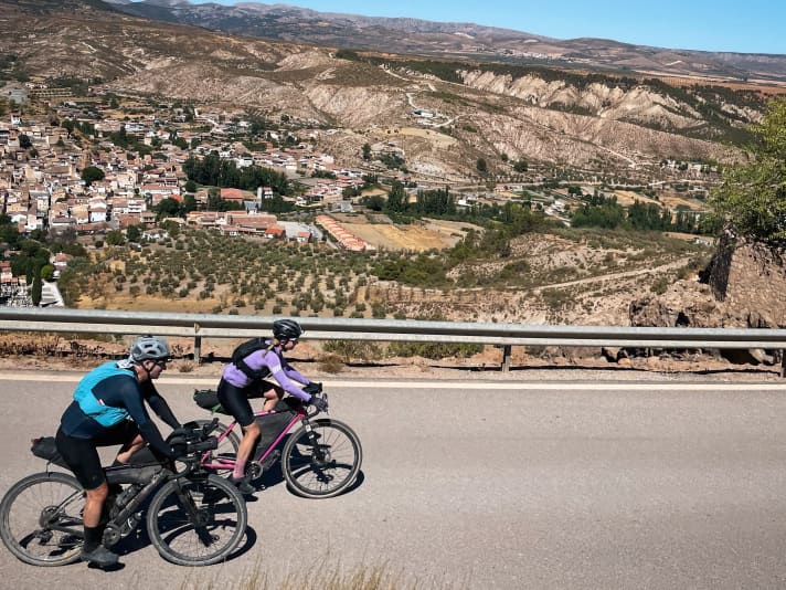 I met the founder of Fara by chance at Badlands, the test bike was still on its way from Oslo to Munich at the time.