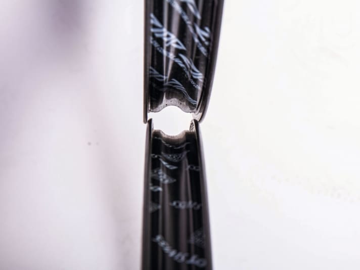 The inner dimension of the rim has an influence on how a tyre sits on it