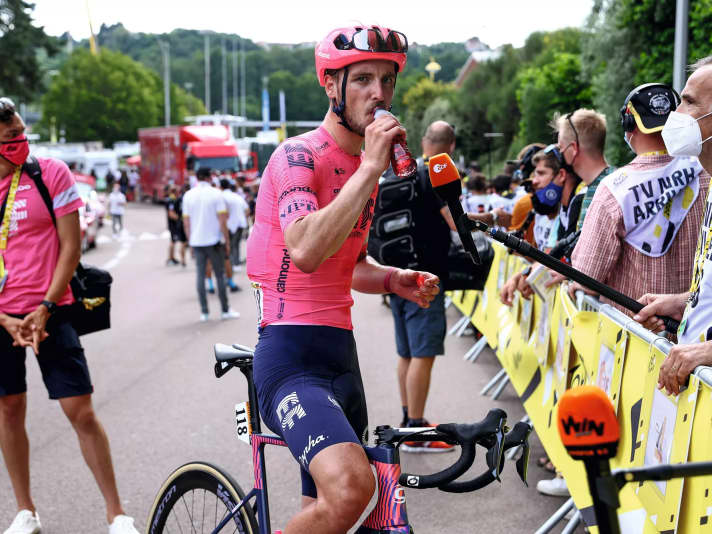 Le cycliste professionnel Jonas Rutsch a adapté son vélo avec une potence particulièrement longue