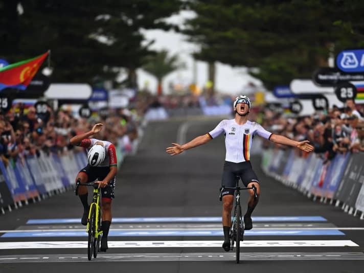 Emotional: Emil Herzog jubelt nach dem Sprint gegen Antonio Morgado 