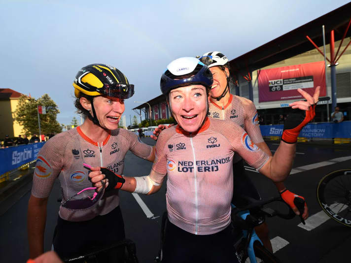 How now? Marianne Vos and Annemiek Van Vleuten can hardly believe it, van Vleuten takes the win despite a broken elbow 