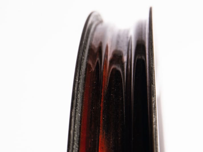 Hookless rims are slightly lighter and stabilise the sidewall of the tyre