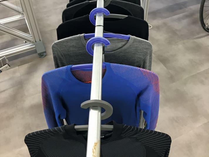 Messungen zu Feuchtigkeitsaufnahme und Trocknungsverhalten ergänzten die Praxistests