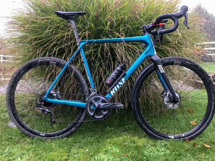 The Thundero gravel tyre makes the bike fit for many surfaces.