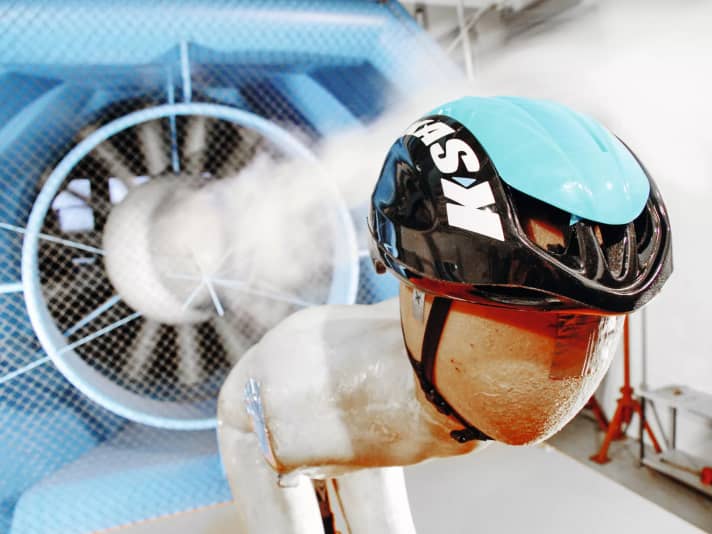 dummy with helmet in the wind tunnel