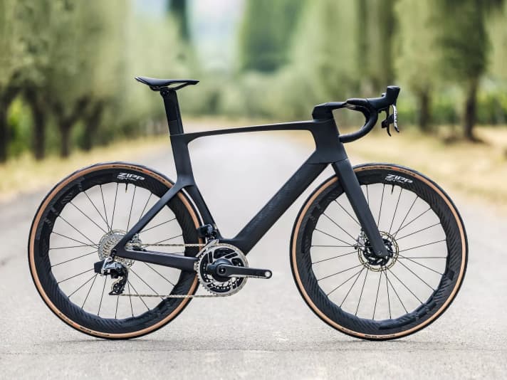 Nobélisé avec la meilleure note de TOUR 1,4 : Le vélo de course aéro Scott Foil RC Ultimate. 