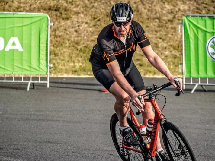 TOUR-Leser Michael Serafim ist 2,10 Meter groß und kommt mit Canyons XXL-Rahmen gut zurecht