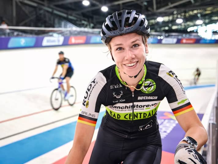 Cyclist and club member Paulina Klimsa contributes her expertise to railway construction as a working student