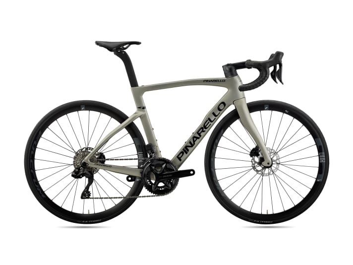 Le F5 avec Shimano 105 Di2 et des roues Fulcrum.