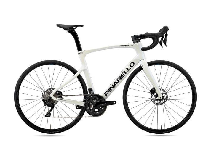 Le X1 avec Shimano 105 et des roues simples en aluminium de Shimano est le modèle de base.