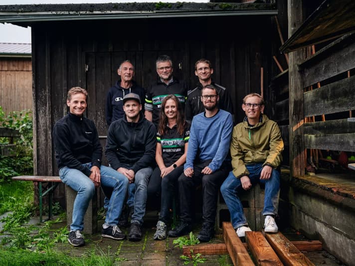 The extended board of the RSV Seerose Friedrichshafen with Stefan Huber (centre back) and deputy Yvonne Link (centre front) 
