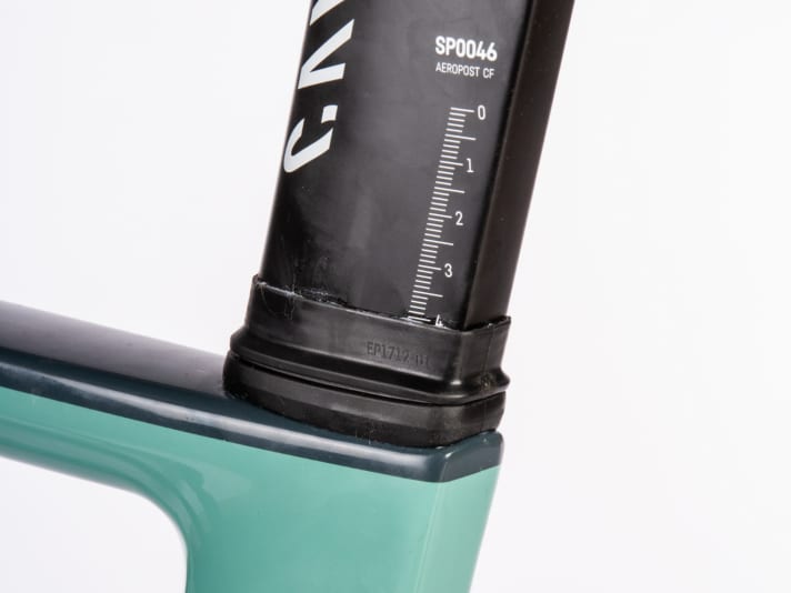Tige de selle avec manchon en caoutchouc du Canyon Aeroad CF SLX 7