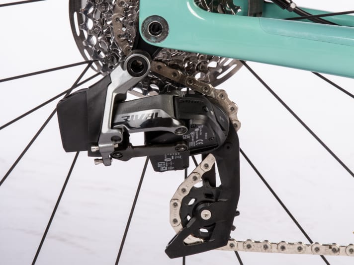 Canyon Aeroad CF SLX 7 mit SRAM Rival eTap AXS