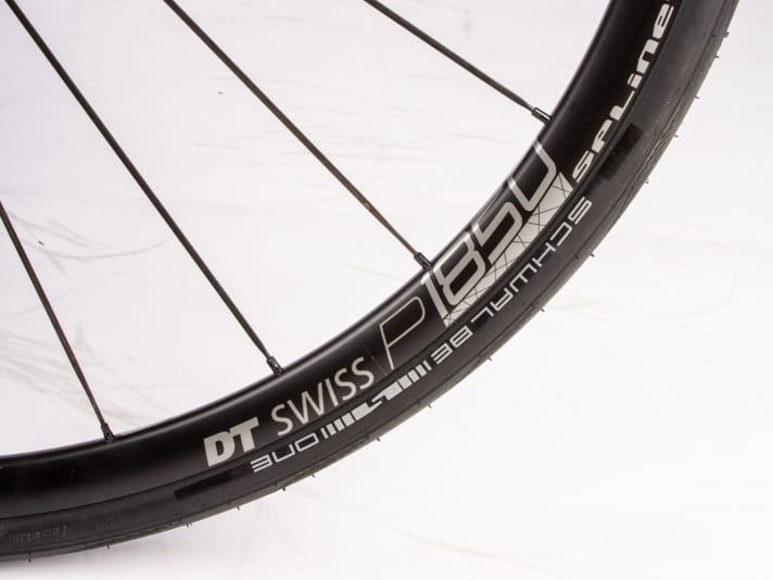 Robuste Kombi: Laufräder und Reifen sind schwer, aber solide und wartungsarm