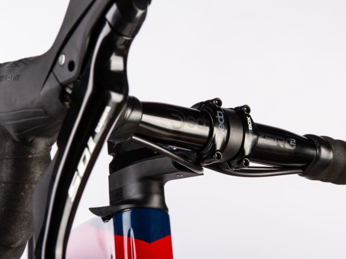 Limited clearance: cables routed under the stem prevent the handlebars from being positioned all the way down