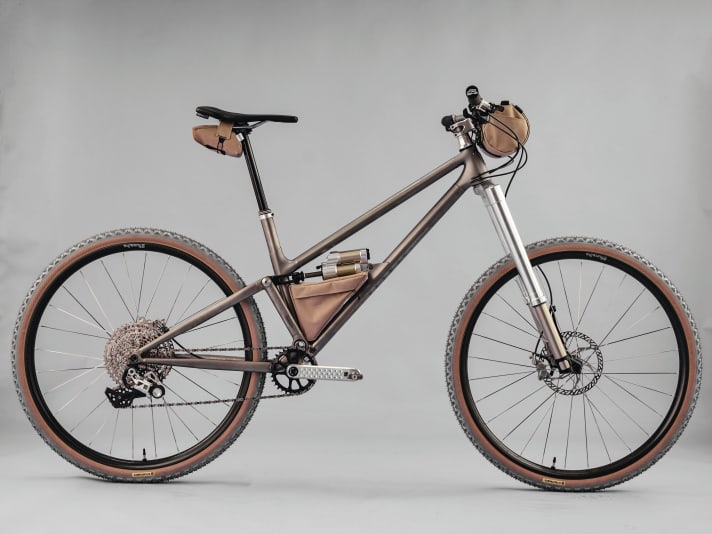 Bicycles from the 3D printer: Huhn 129 Ti, printed titanium sleeves, welded to tubes