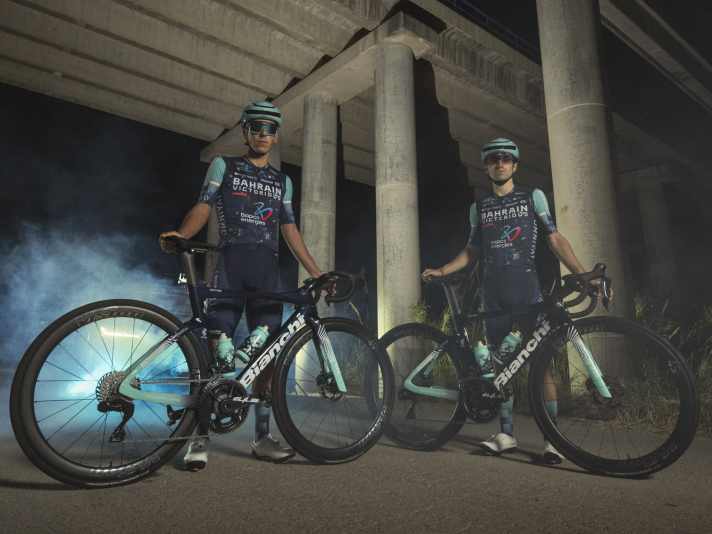 Zum fünften Mal in Folge tragen die Profis von Bahrain-Victorious Trikots des italienischen Herstellers Alé.