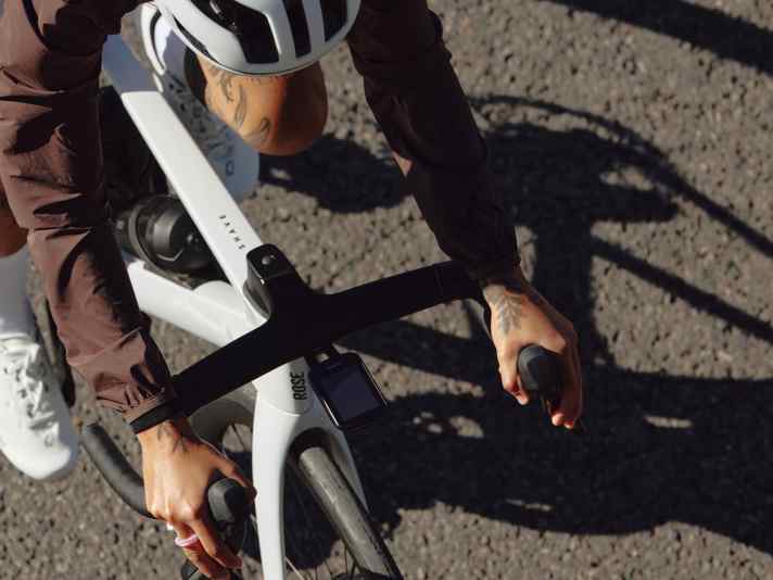 Le cockpit d'une seule pièce souligne les lignes épurées