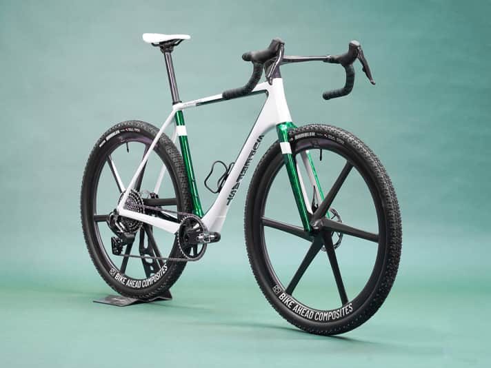 Un gravel bike exceptionnel mérite une peinture exceptionnelle : le Bike Ahead The Superfast peut désormais être commandé en version Deep Green Edition.