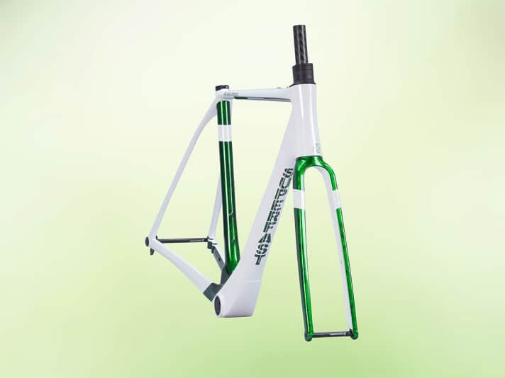 Trägt einen schnellen Namen und sieht jetzt noch schneller aus: Das Bike Ahead The Superfast Gravelbike in Deep-Green-Lackierung.