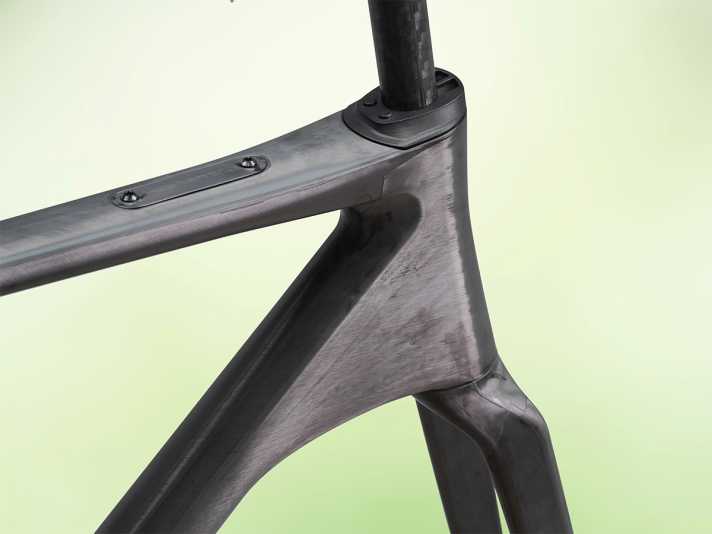 Poncé et prêt pour la peinture souhaitée : dans la version Ready-to-Paint, les clients peuvent également faire peindre eux-mêmes le vélo Ahead The Superfast.