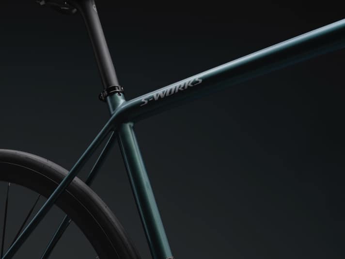 Runde Sattelstütze am Specialized Aethos 2