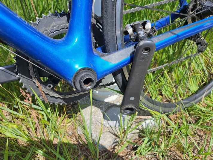 Même la perte temporaire d'un pédalier n'a pas arrêté les cyclistes alpins.