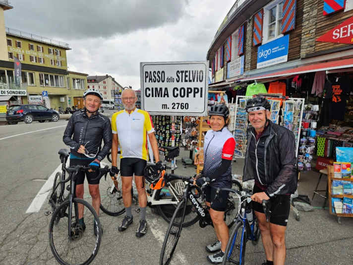 Dank (umfahrbarer) Straßensperrung fast autofrei am Stilfser Joch