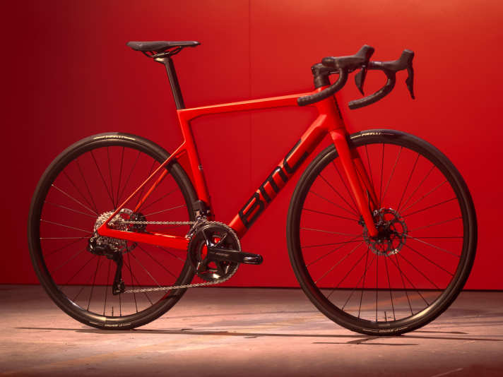 tour/bmc-2026-teammachine-slr-three-red-blk-blk-glam-key-4_c80110018746af56a94ec3d34bf707ba