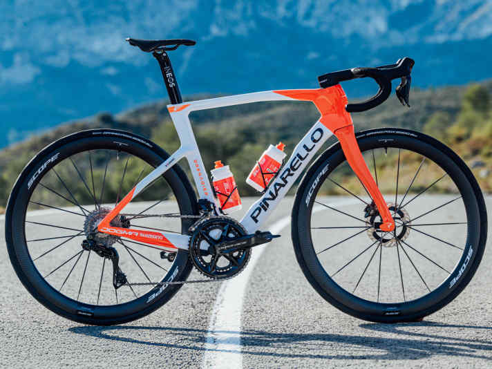 Ineos Grenadiers around newcomer Oscar Onley, fourth in the Tour de France 2025, continues to ride the Pinarello Dogma F.