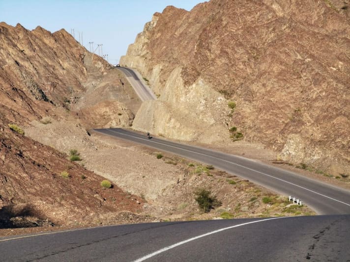   Steile Rampen im Hadschar-Gebirge