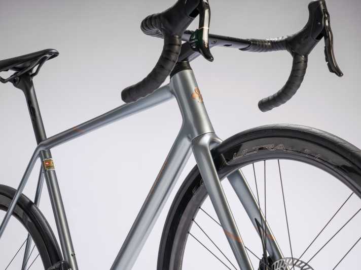 Ein Bild von einem Rennrad: Das Steelnovo punktet mit einer ausgesprochen edlen Anmutung.