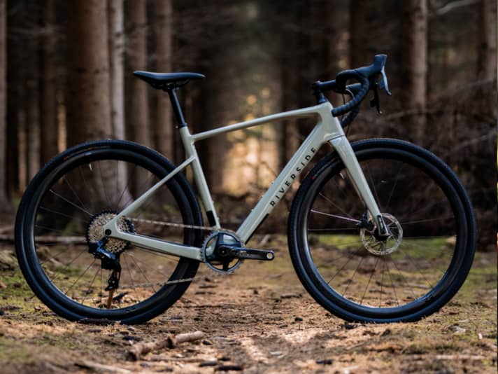 Vélo de gravel en carbone de Decathlon à moins de 3000 euros : le Riverside GCR avec transmission Sram Rival XPLR AXS