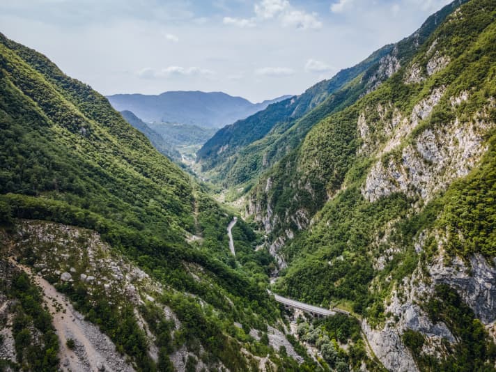 Der Pian dei Ciclamini verlässt die italienische Provinz Udine in Richtung slowenischer Grenze