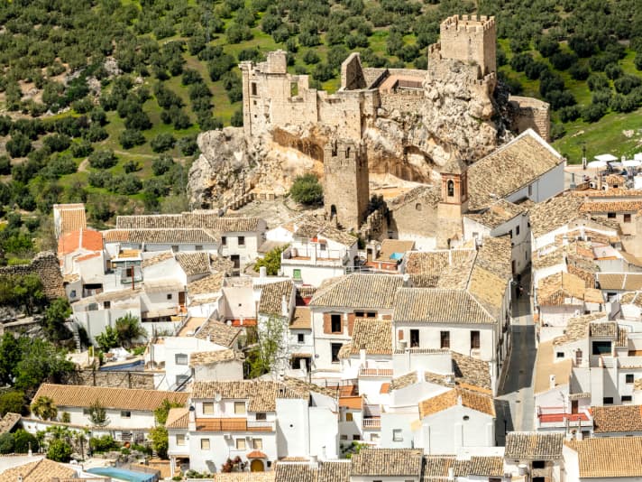 Zuheros kauert sich unter der maurischen Burg
