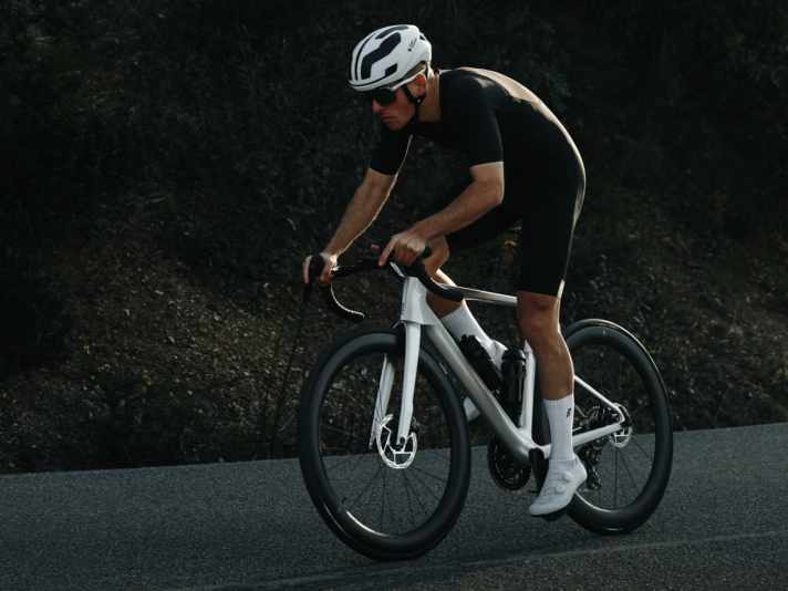 Rose offers the Shave FF in two versions. The additional "X" in the model name indicates that the frame is based on a higher carbon quality.