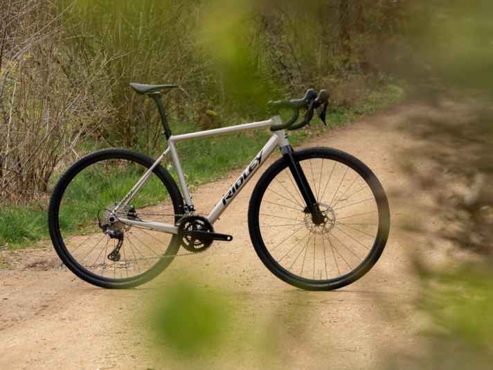 Während das Ur-Modell des Grifn wie auch die neue RS- und E-Variante auf einem Carbonrahmen basieren, kommt das Grifn A mit einem robusten Alu-Rahmen.