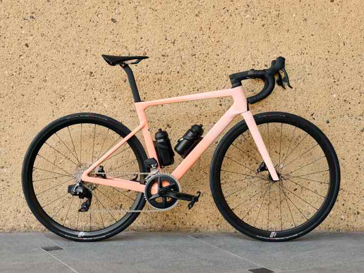 Rose Xlite 04 Rival AXS in GRapefruit Paloma