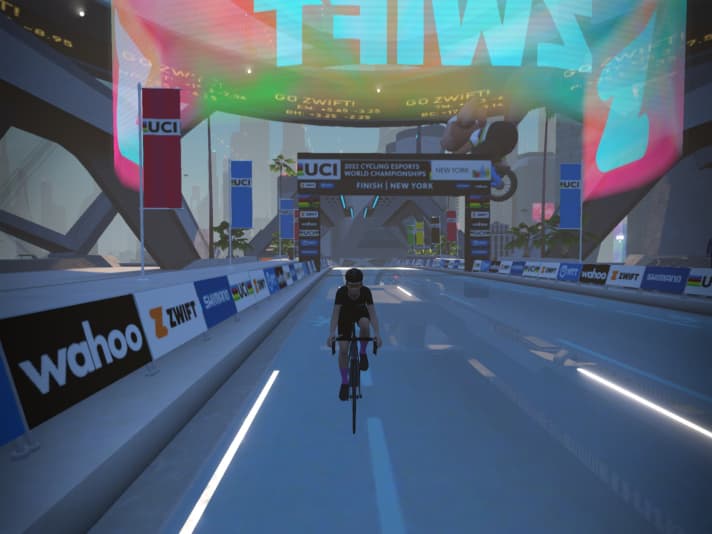 En préparation de l'interview, la rédactrice de TOUR a regardé le parcours des championnats du monde chez Zwift