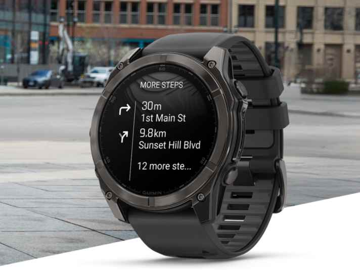 Once you have entered your destination in the Google Maps app on your smartphone, the navigation instructions are transferred directly to the watch. Up to three turn-by-turn directions can be shown on the watch display.