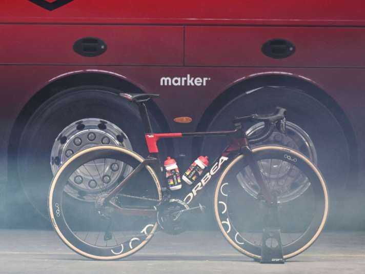 Le vélo du Lotto Cycling Team Orbea photographié lors de la journée presse du Lotto Cycling Team, à Temse, vendredi 03 janvier 2025. BELGA PHOTO GOYVAERTS (Photo by GOYVAERTS / BELGA MAG / Belga via AFP) (Photo by GOYVAERTS/BELGA MAG/AFP via Getty Images)