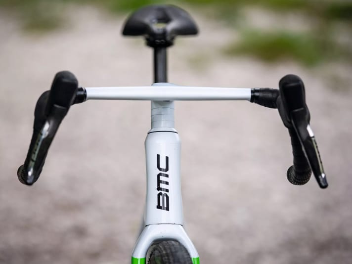 BMC Kaius 01 One - Le guidon supérieur ne fait que 36 centimètres de large, le guidon inférieur 42 centimètres