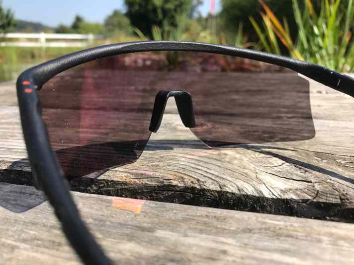 Robuste Klick-Scharniere und ein präzise geformter Nasensteg zeichnen die Ileve N°5 lite aus