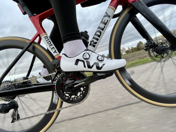 Im Praxistest konnte der neue Top-Schuh von Northwave mit direkter Kraftübertragung und erstklassiger Passform überzeugen.